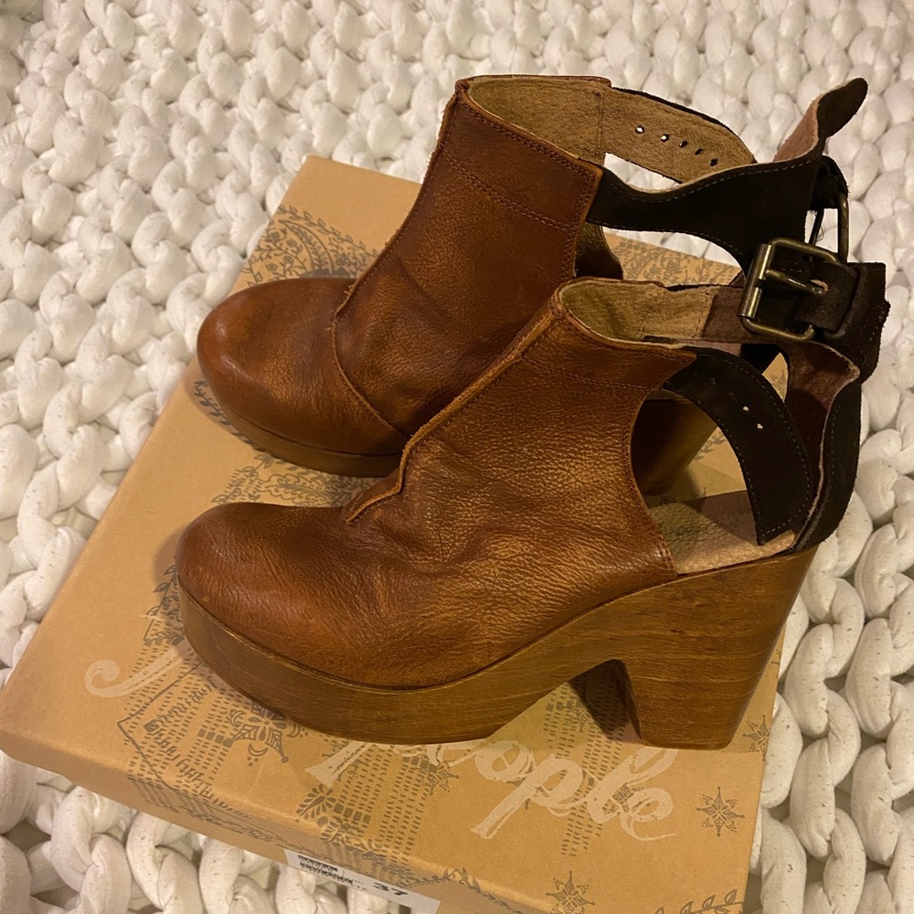 Free People Brown Leather clogs booties